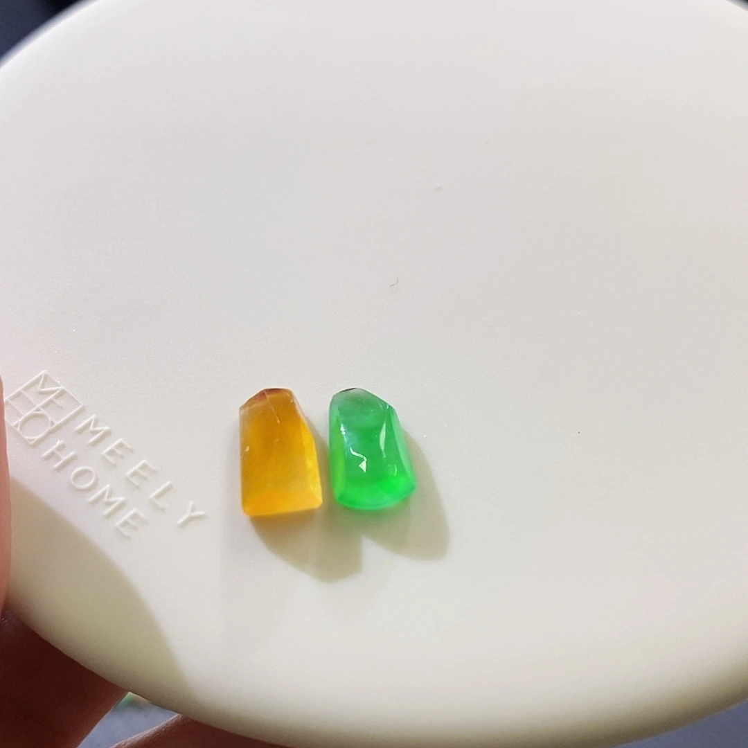 未镶嵌挂件翡翠维***木一对买断打孔