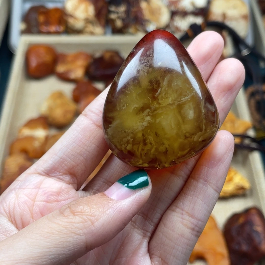 琥珀未镶嵌珠宝奇石