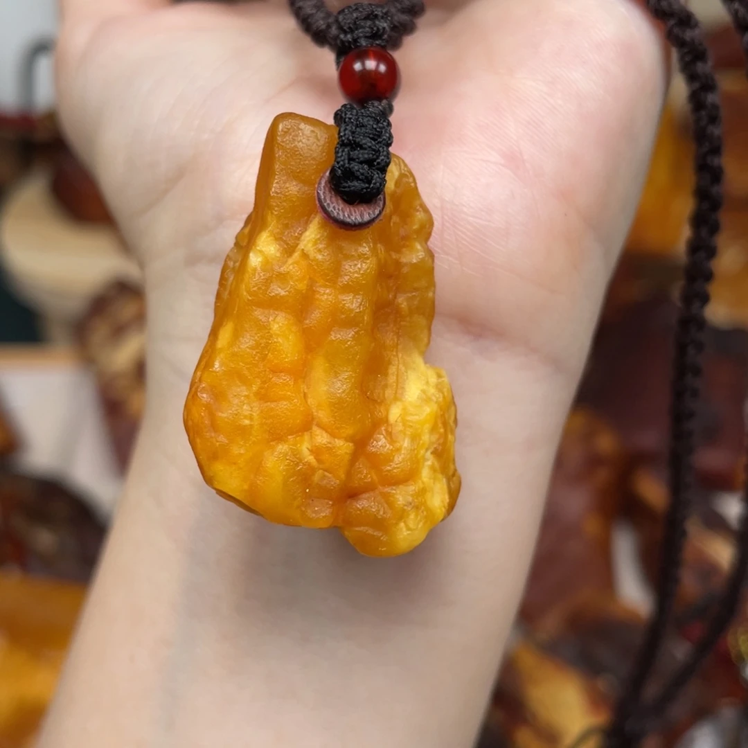 未镶嵌琥珀珠宝奇石