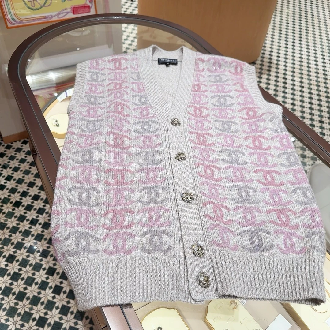 99新 Chanel/香奈儿  22K灰粉满logo羊绒马甲，fr36