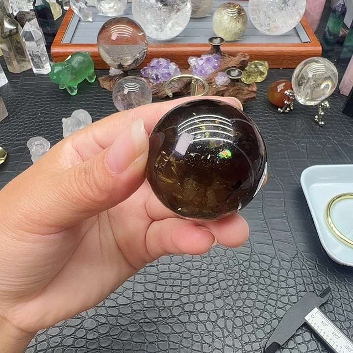 瞎***盖未镶嵌珠宝半成品水晶80