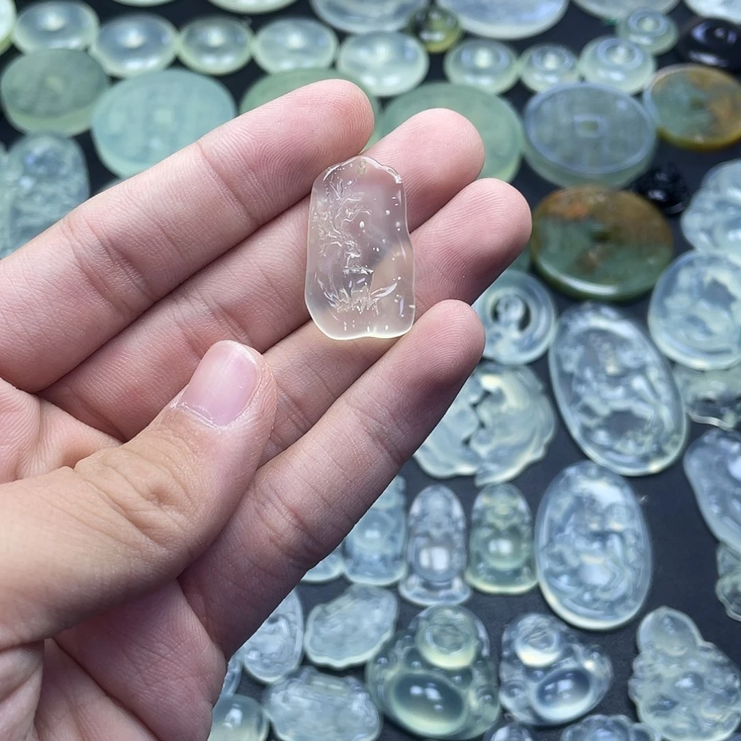 岫玉未镶嵌颈饰一鹿有你