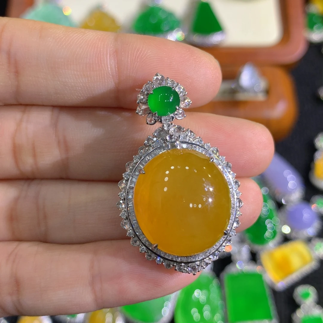 翡翠18K金镶嵌颈饰8888888