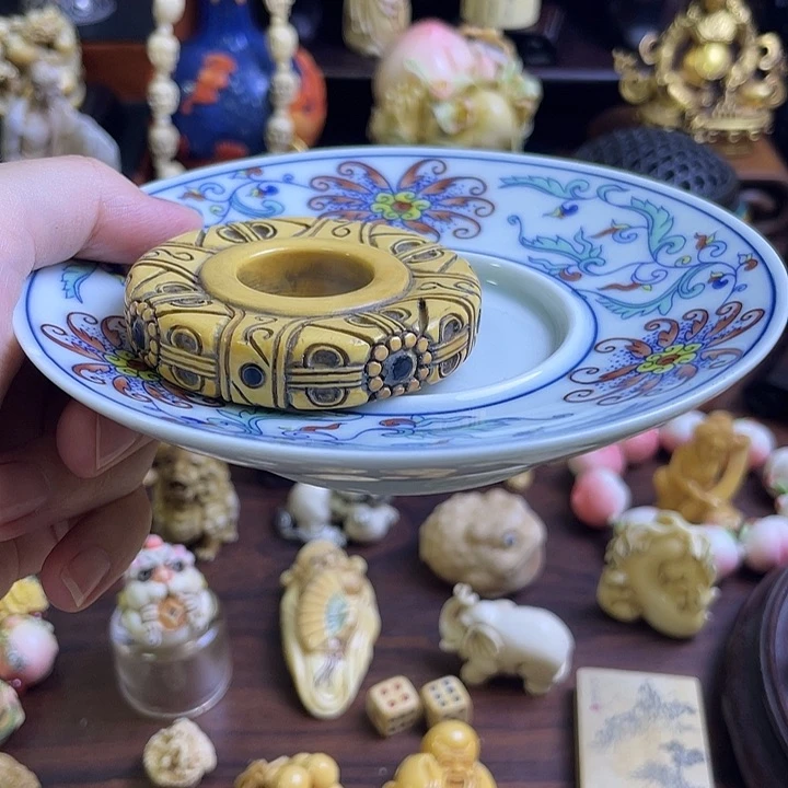 赵***豹瓷片精品雕刻工艺品