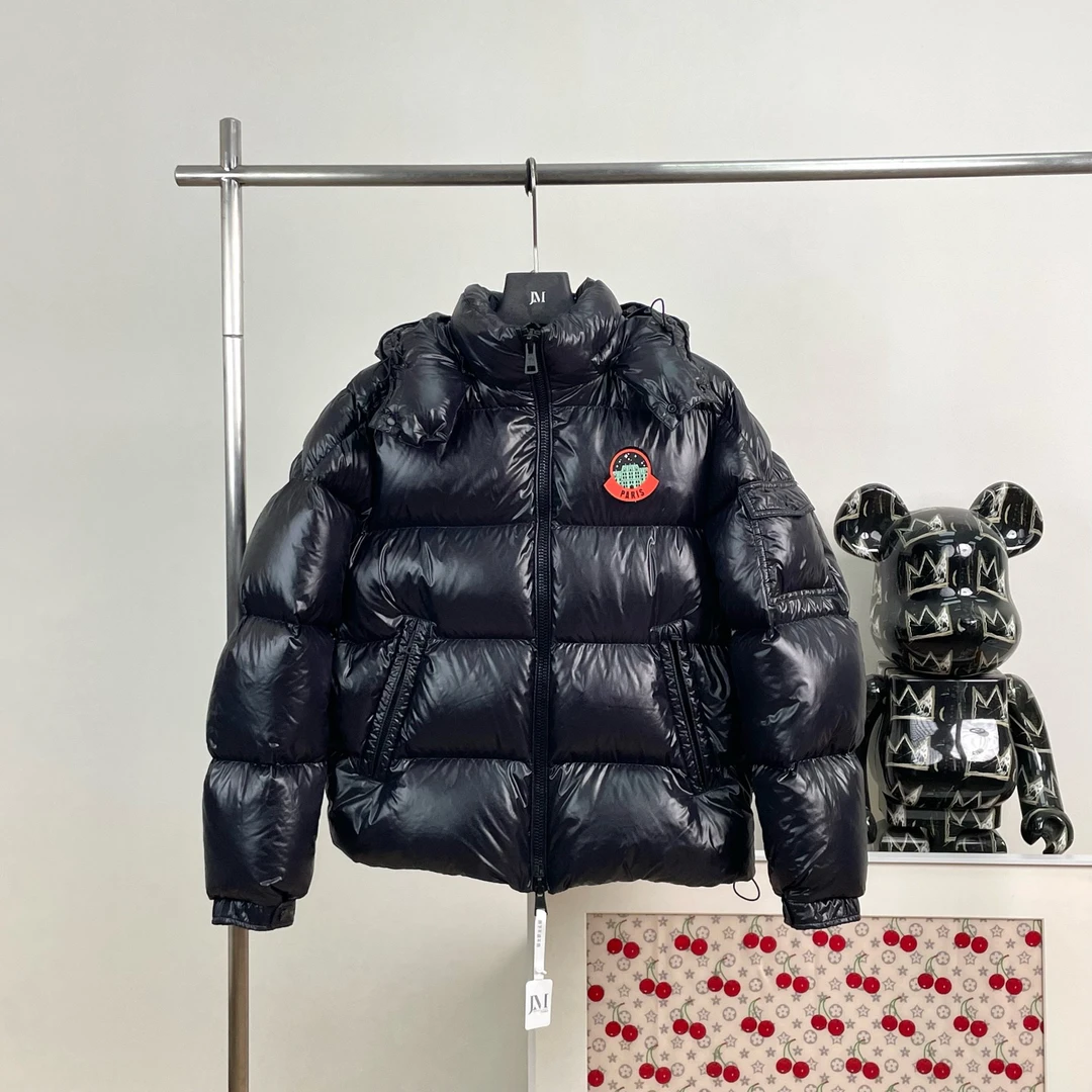 99新 MONCLER 3233/贴标尼龙纯色连帽羽绒服/2码