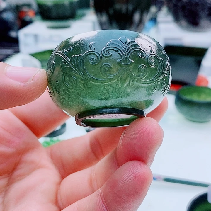 和田玉（青玉）未镶嵌把件微瑕的