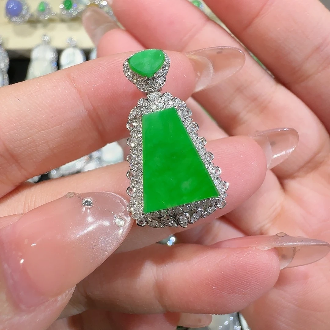 【闪购商品】颈饰18K金镶嵌翡翠