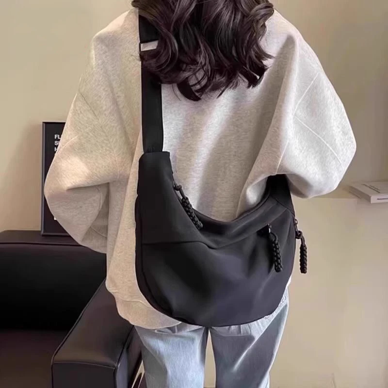 【敏敏】男女同款 大容量轻便牛津布运动休闲饺子包~7688