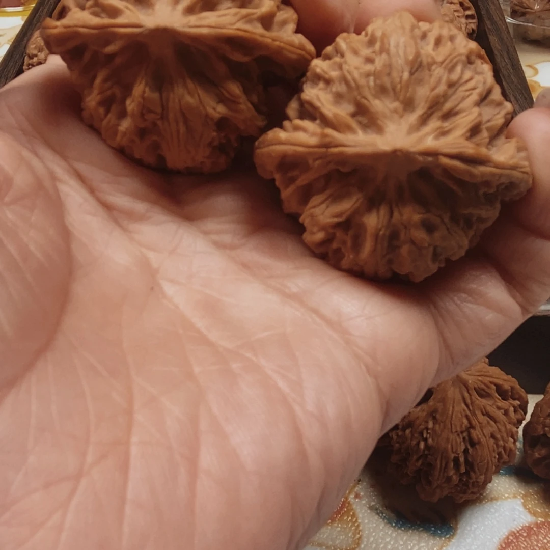 文玩核桃吊坠苹果园