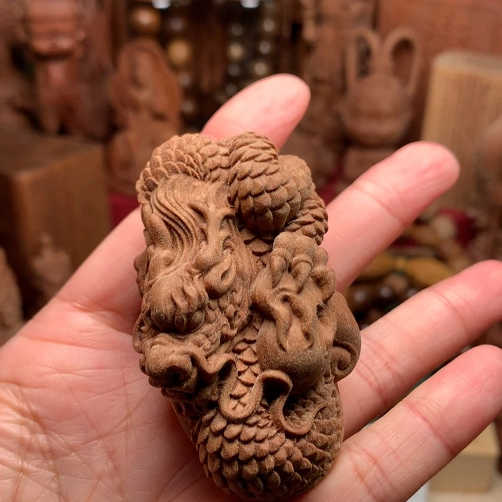 檀香木把件老山檀龙手把件微瑕
