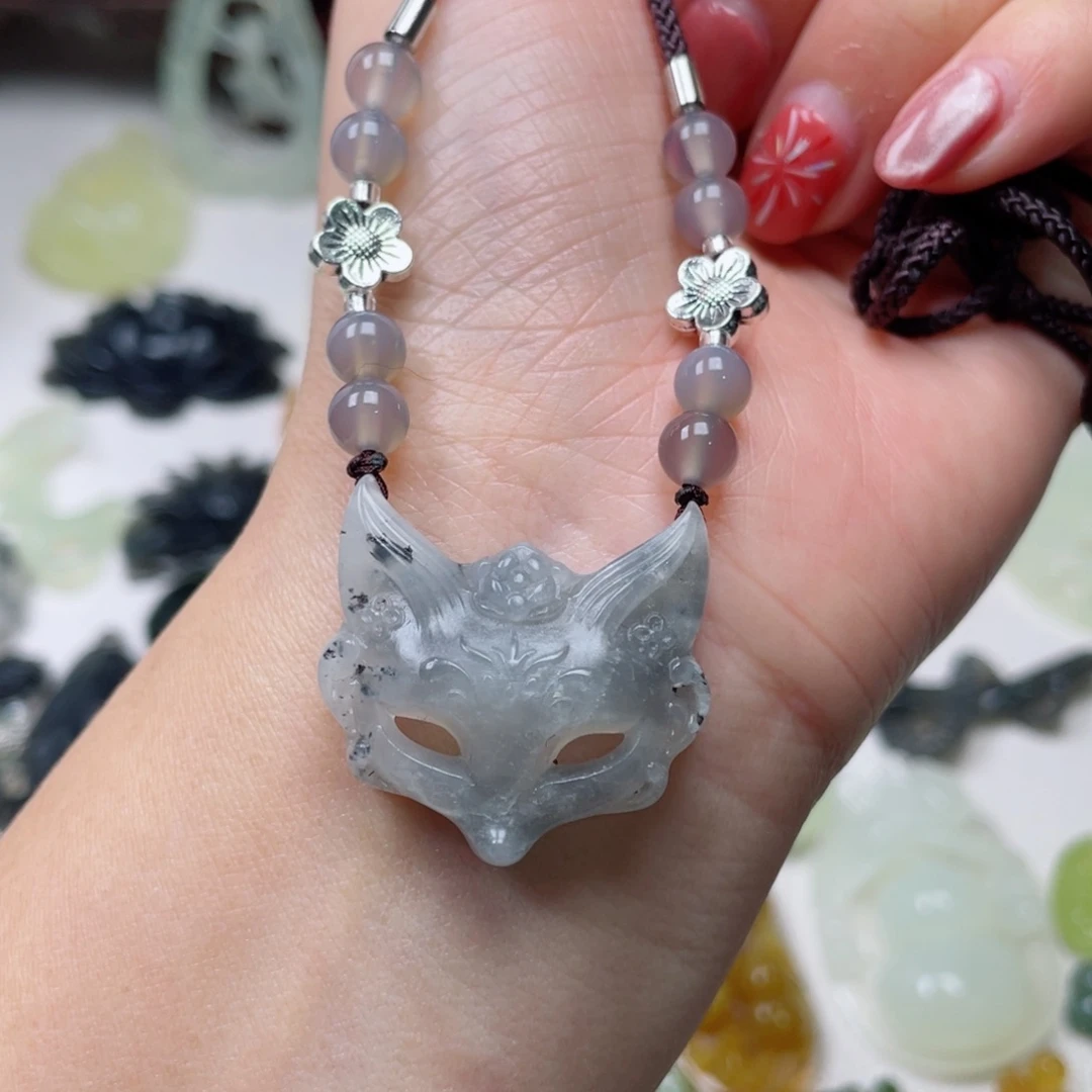 蛇纹石玉颈饰未镶嵌