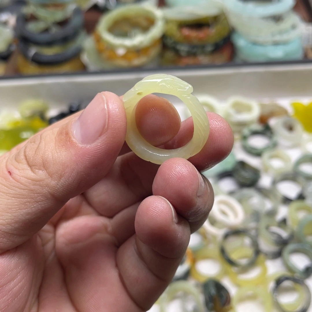 蛇纹石玉未镶嵌戒指