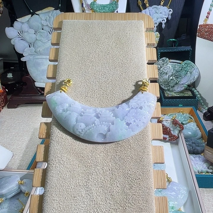 翡翠颈饰未镶嵌翡翠山水大弯弯