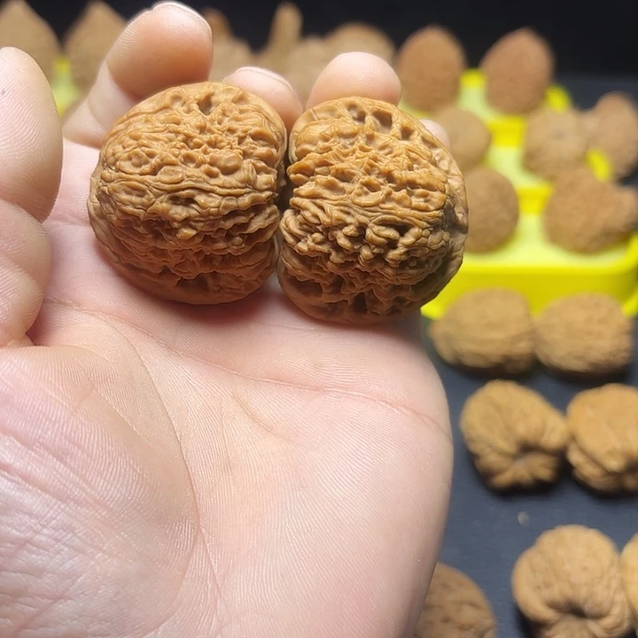 把件文玩核桃凹底拉丝窝头南疆石43尺1