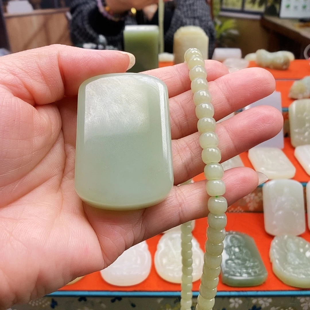 颈饰未镶嵌和田玉天*