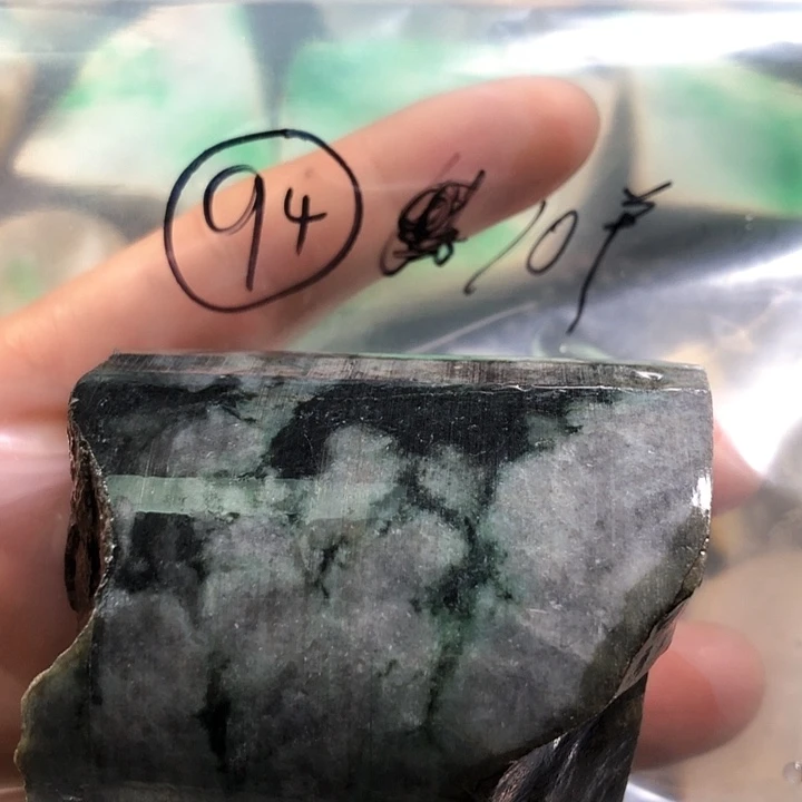 翡翠颈饰未镶嵌缅甸天然翡翠片料