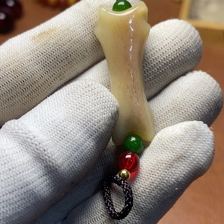 花岗石铁合金王老板指骨吊坠