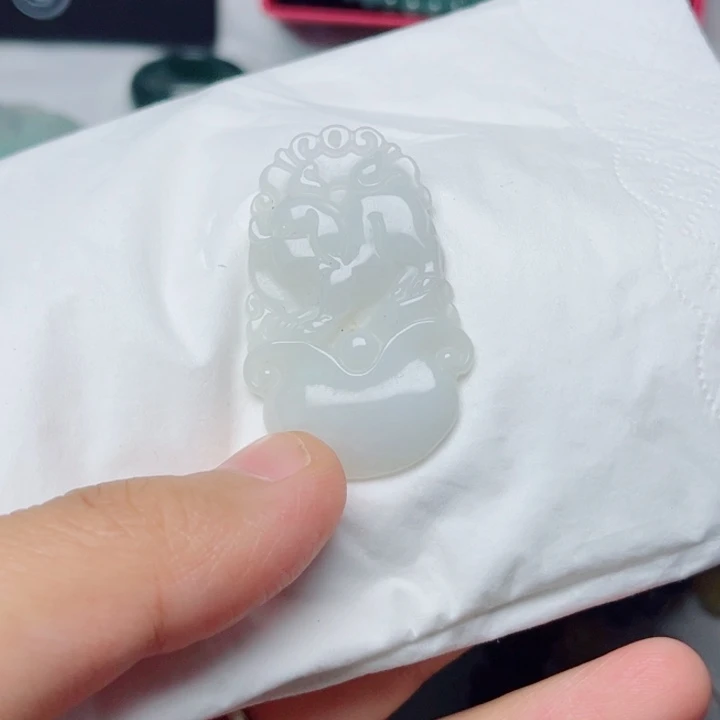 翡翠未镶嵌颈饰挂件