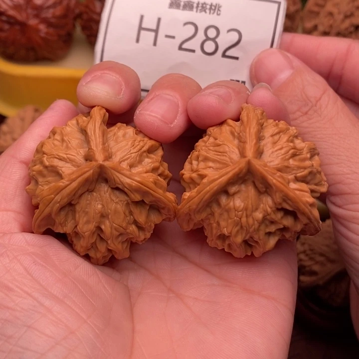 l***e桃核把件盘山奔40….