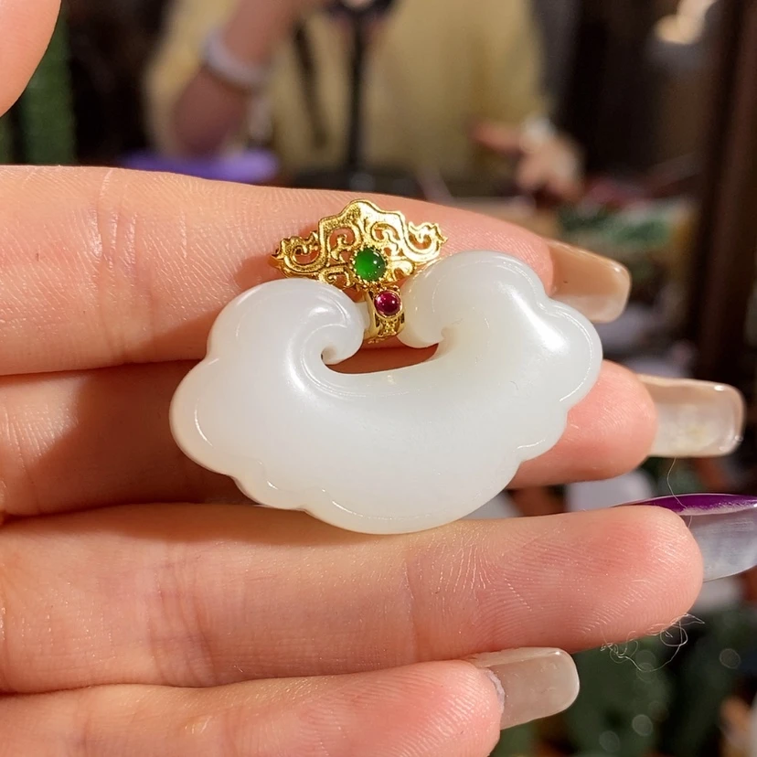 【闪购商品】吊坠(赠链)18K金镶嵌和田玉