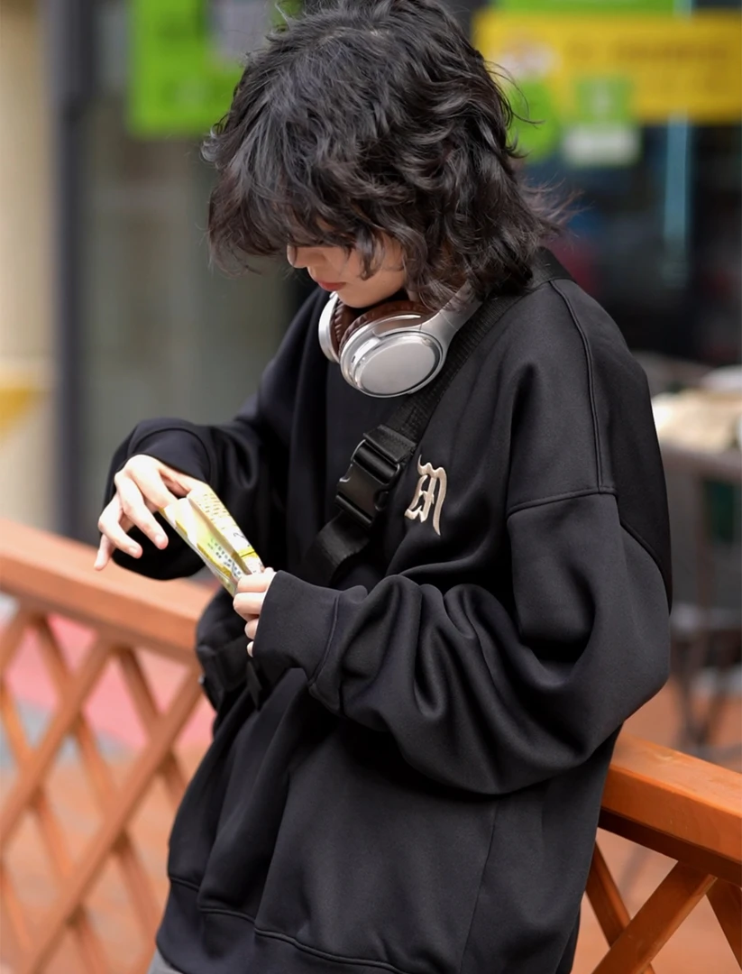 阿白专属-简约纯色刺绣休闲情侣款加绒卫衣