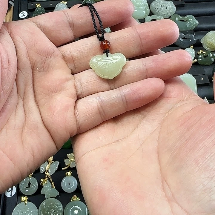 和田玉吊坠(不含链)未镶嵌