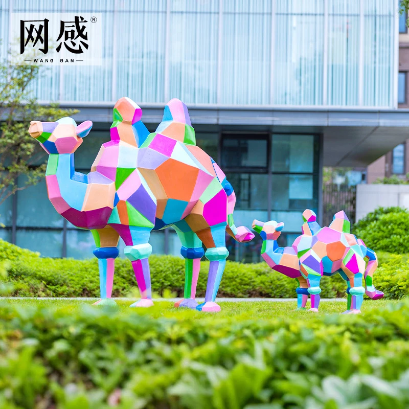 彩色拼接几何骆驼雕塑户外大型艺术摆件商场广场装饰现代创意景观