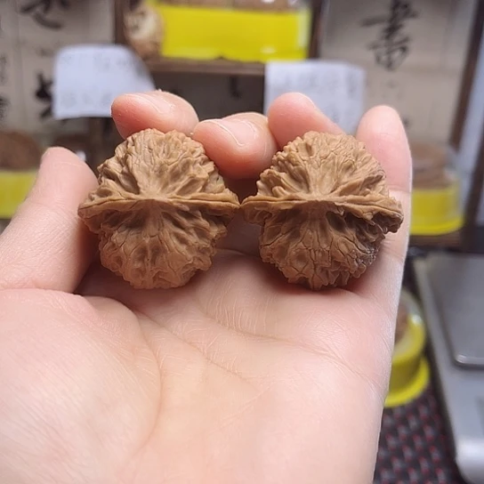 文玩核桃吊坠苹果园