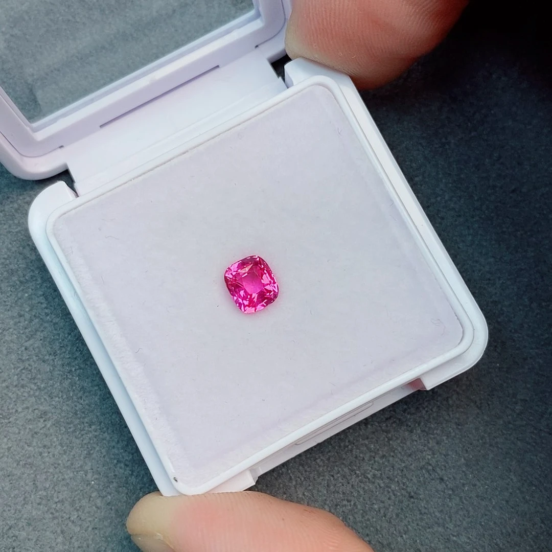 裸石未镶嵌尖晶石1.04ct 绝地武士