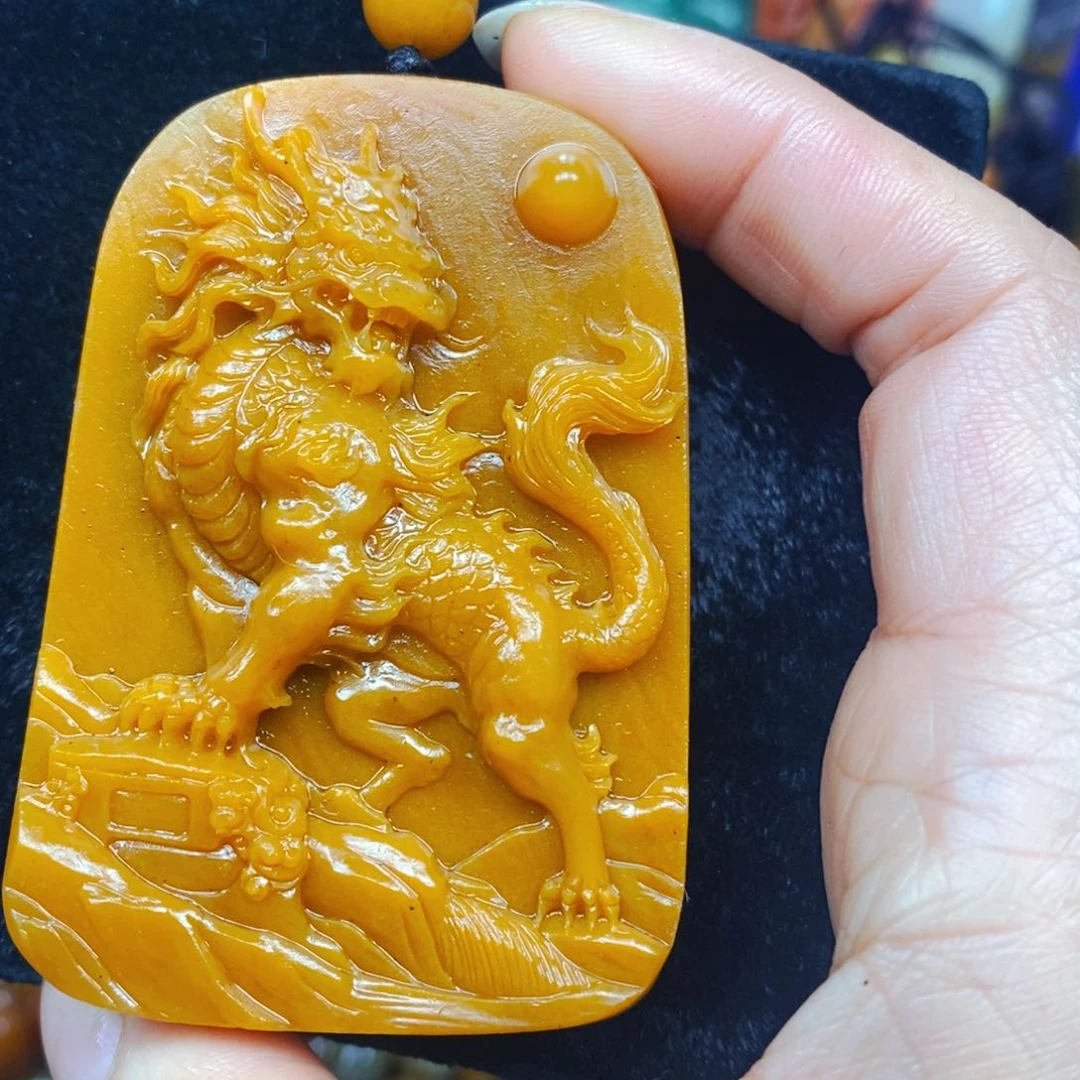 未镶嵌石英质玉（黄龙玉）颈饰