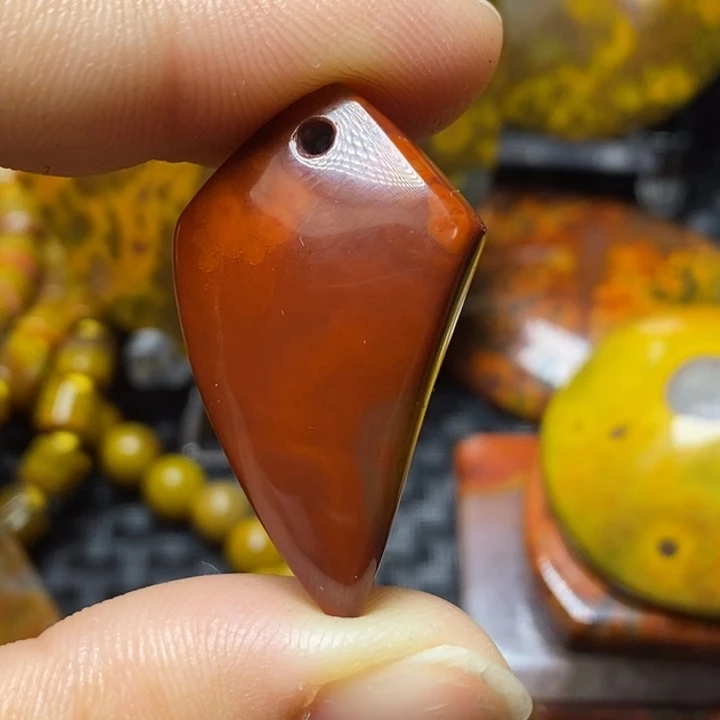 玛瑙/玉髓颈饰未镶嵌云**间