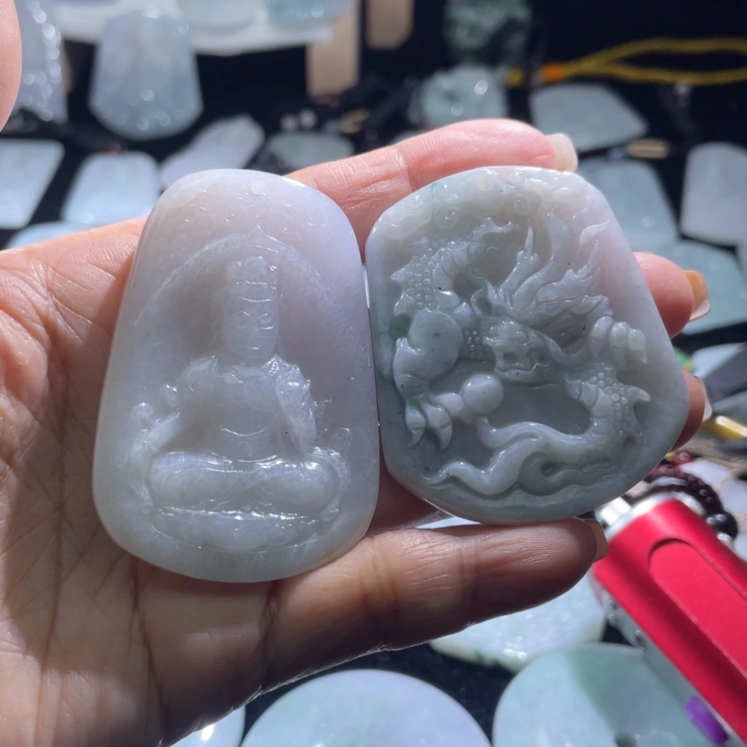 翡翠未镶嵌颈饰观音，龙牌，微瑕