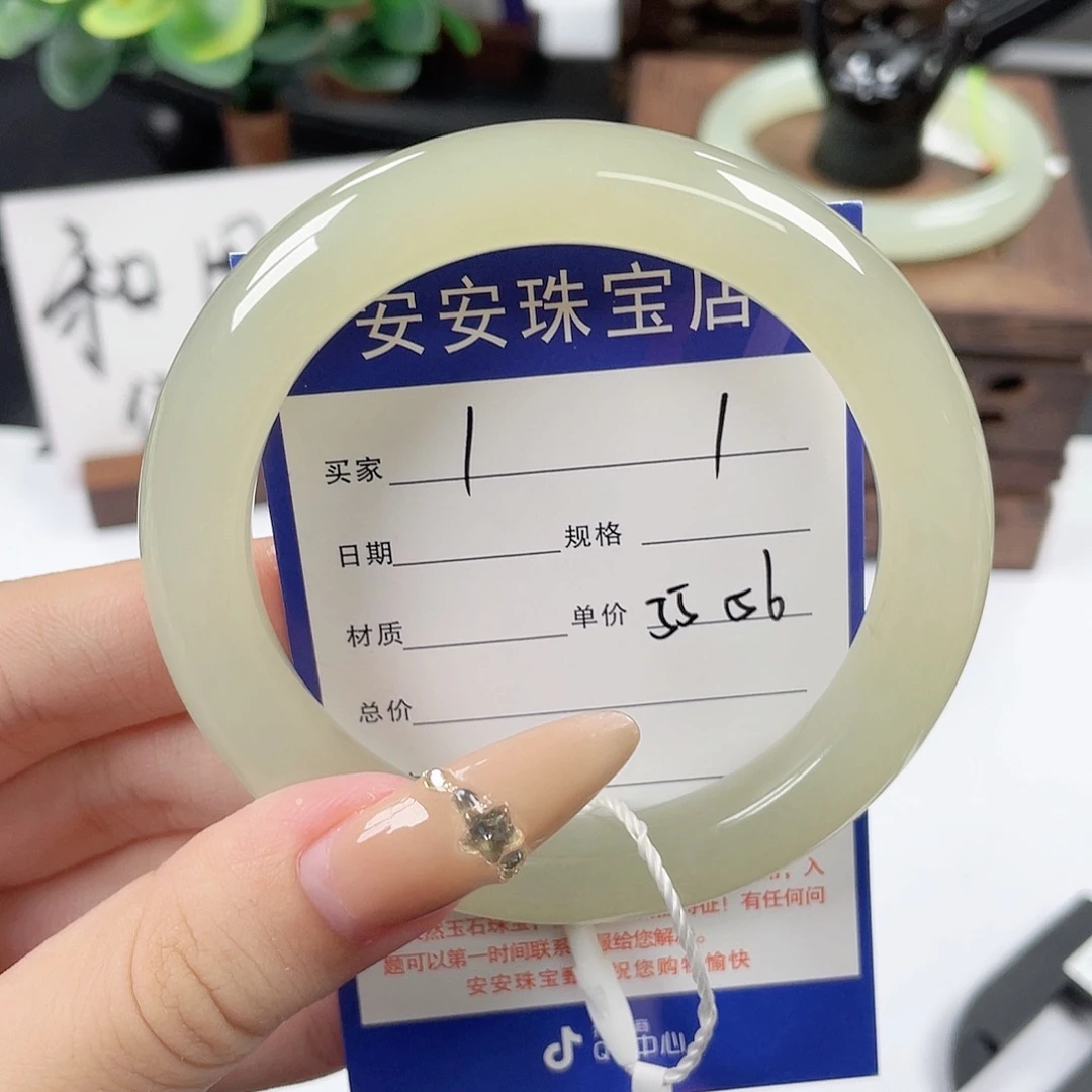 和田玉手镯未镶嵌