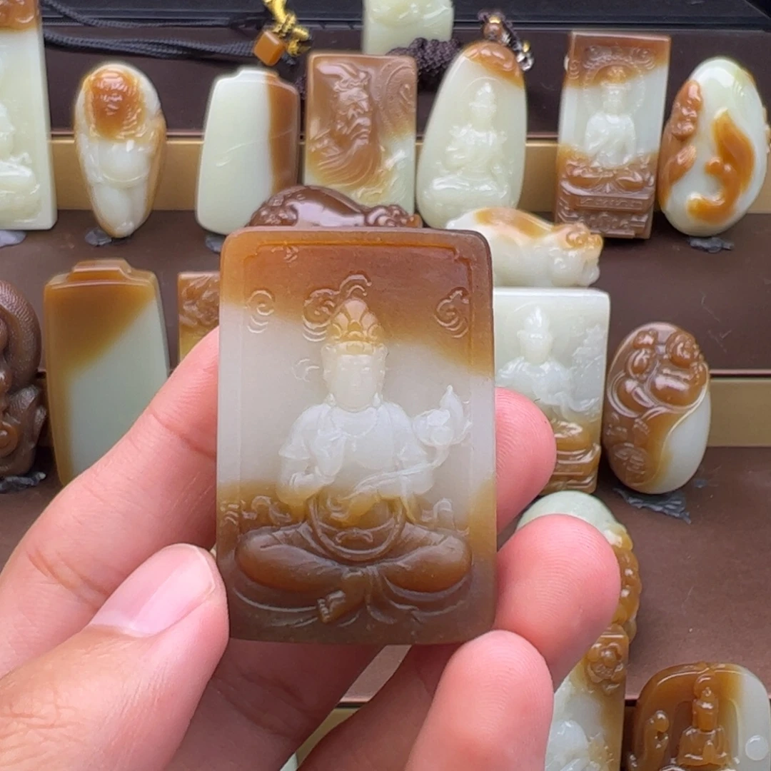 楊***華和田玉（糖玉）未镶嵌颈饰