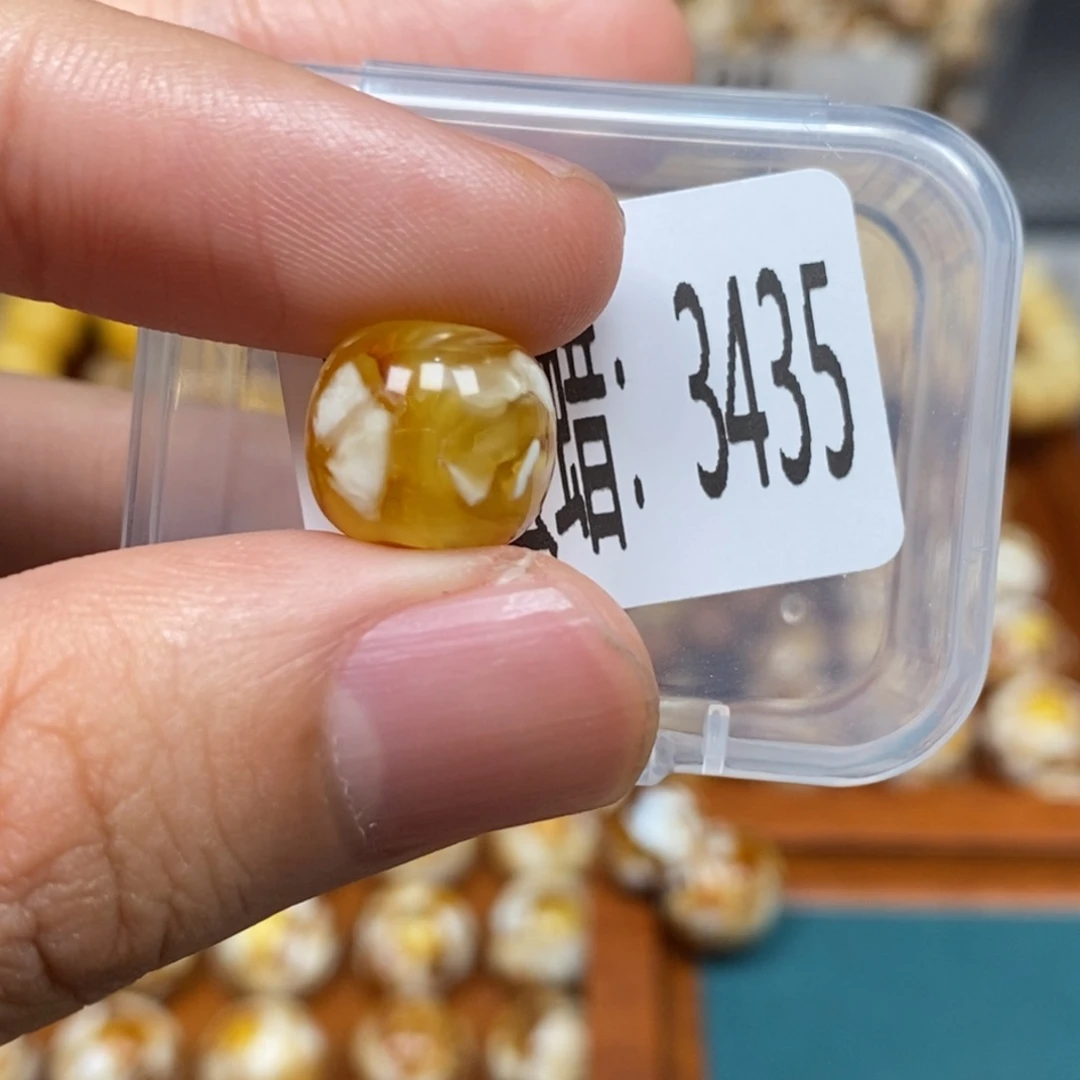 蜜蜡未镶嵌珠宝奇石3435