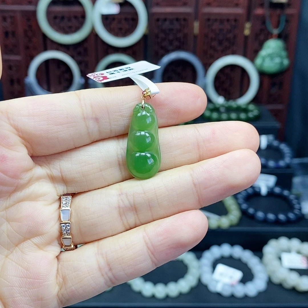 和田玉吊坠18K金镶嵌碧玉