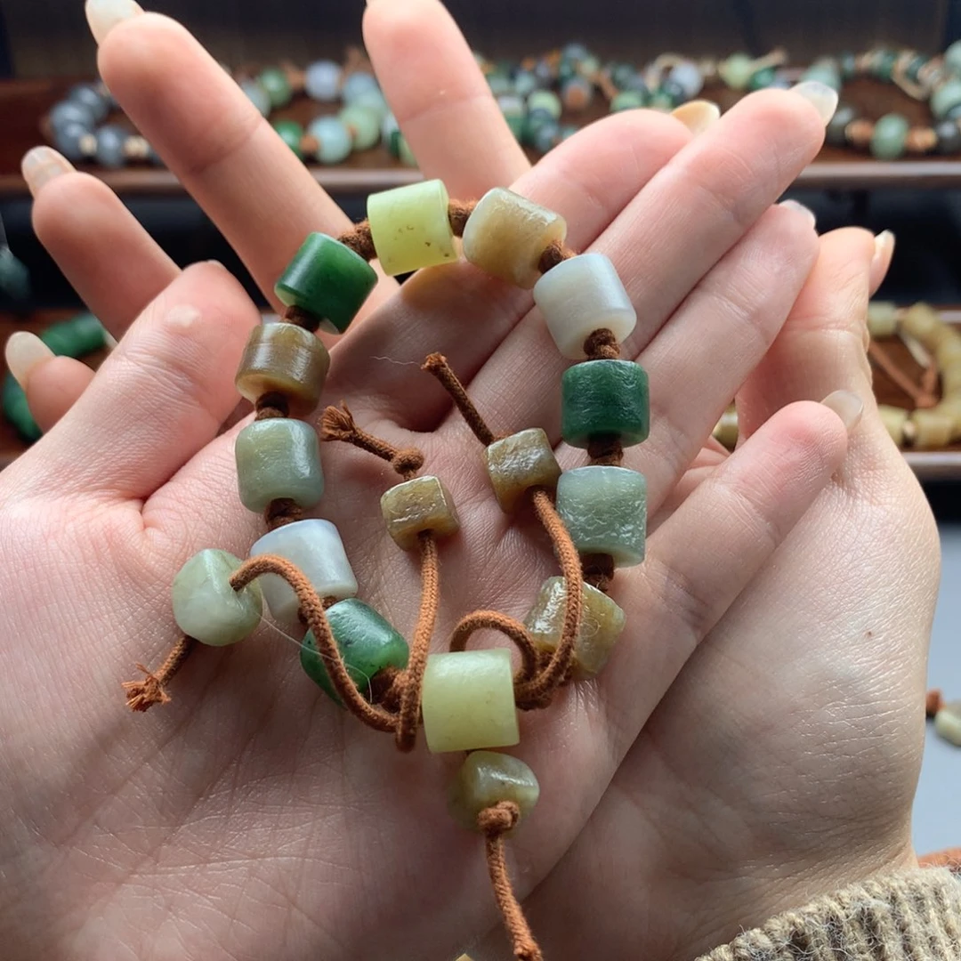 颈饰未镶嵌和田玉?*