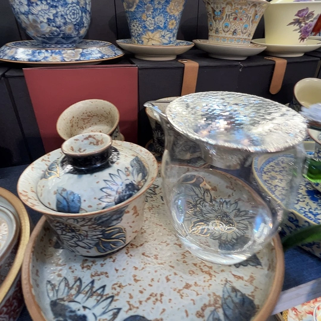 ……这些盖碗很漂亮！！