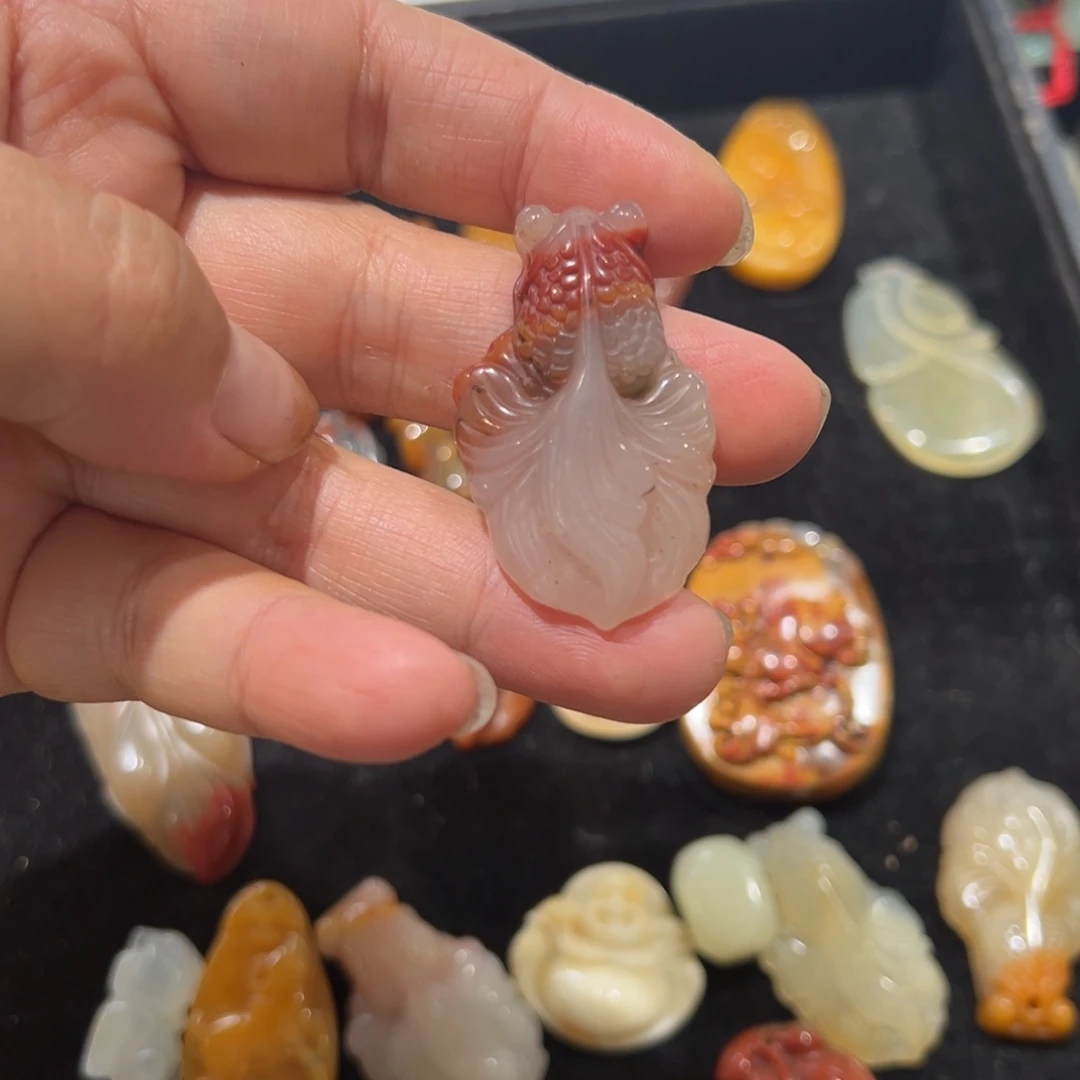 石英质玉（非洲翠）未镶嵌颈饰