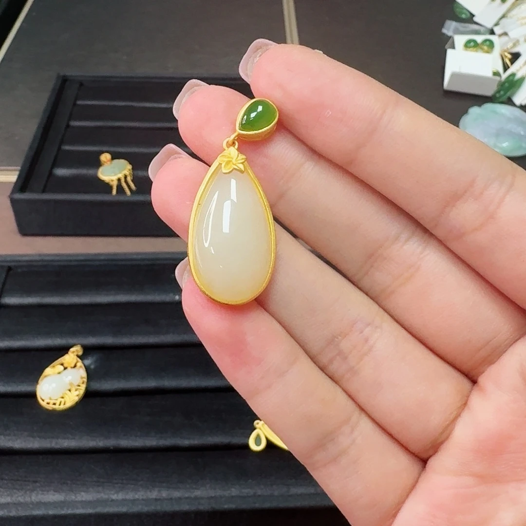 和田玉银S925镶嵌耳饰白玉水滴吊坠
