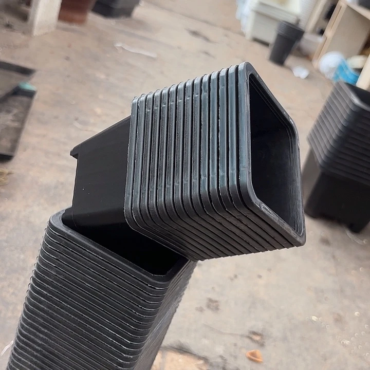 100黑方盆9公分高7公分30个