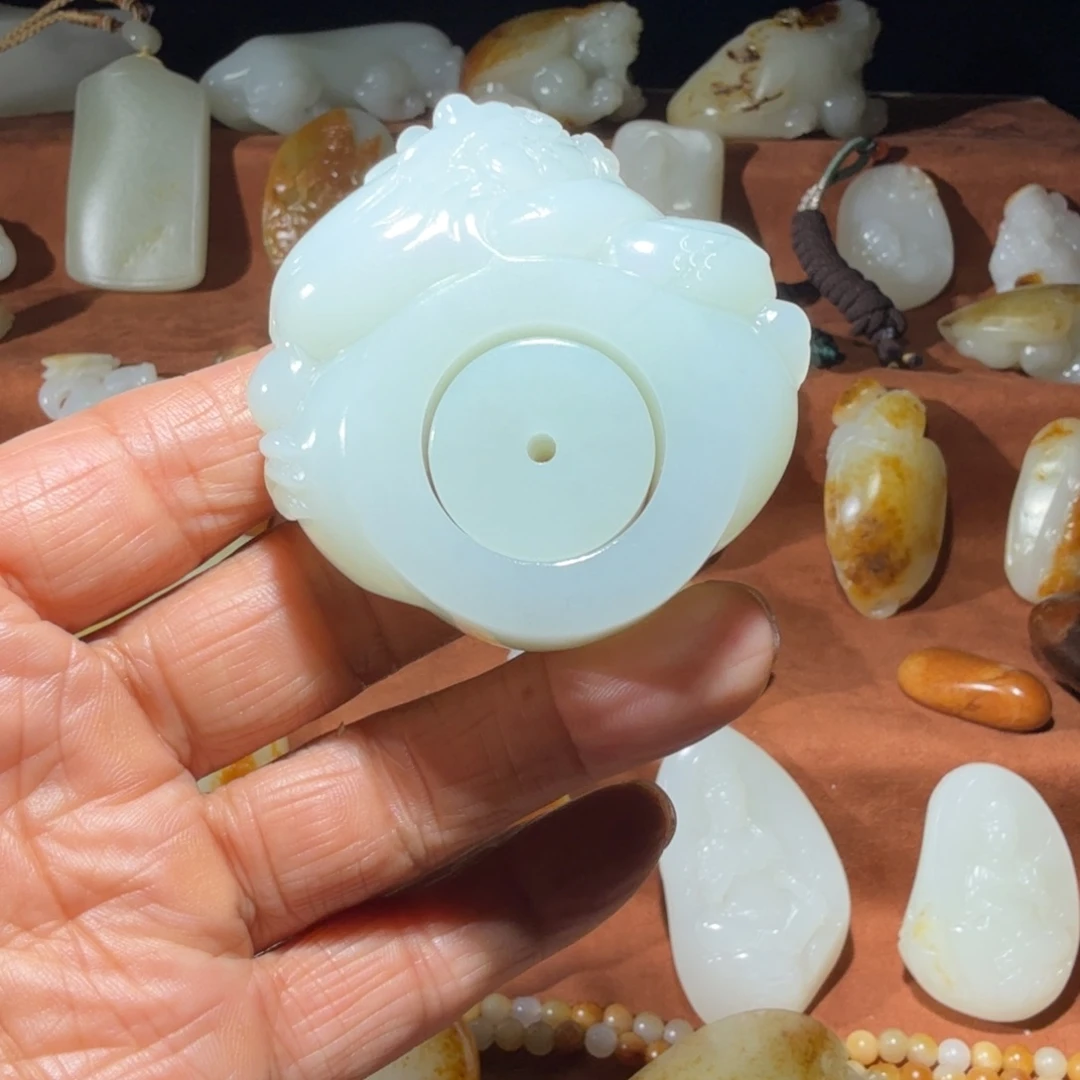 孜***然和田玉未镶嵌颈饰