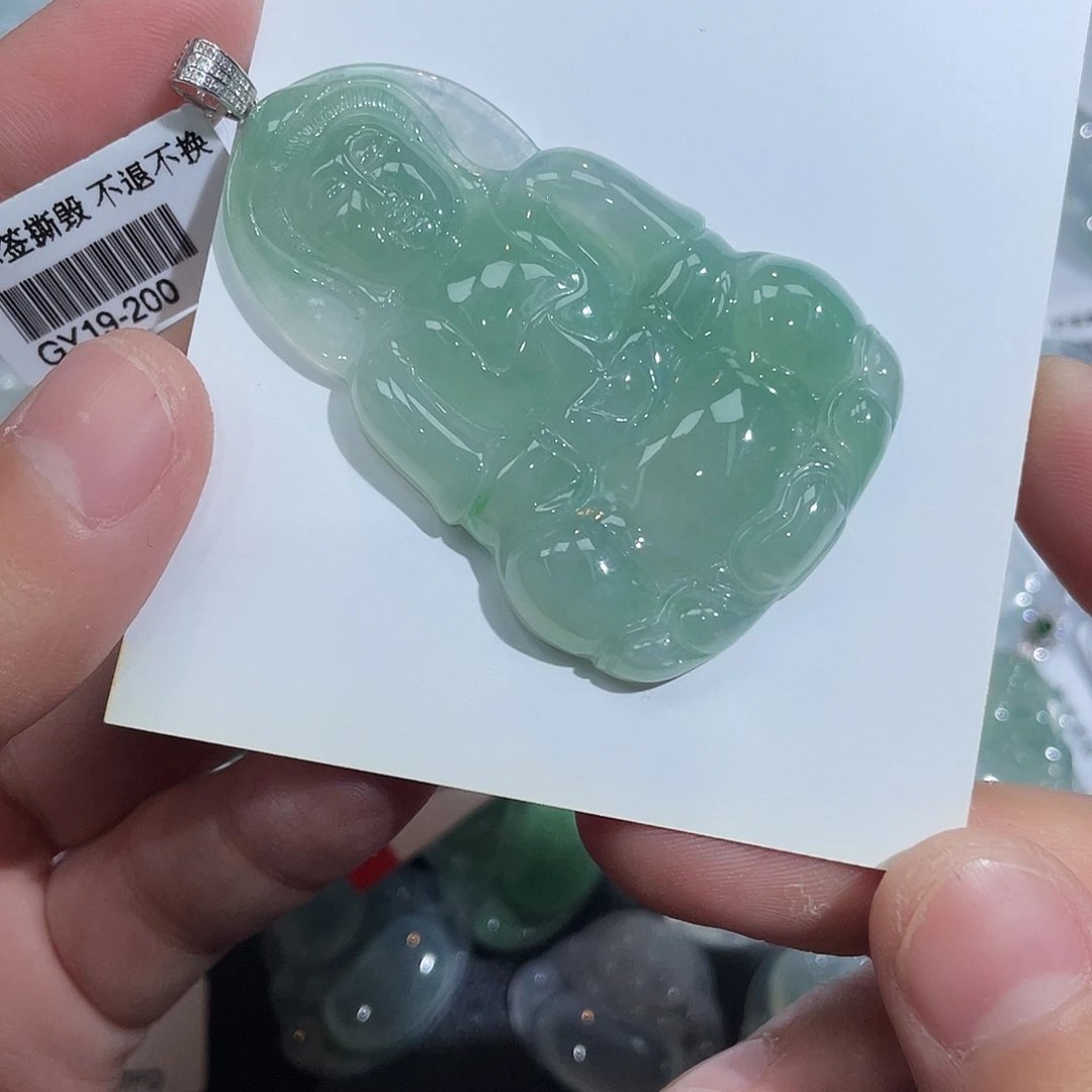 烟***佬翡翠18K金镶嵌颈饰