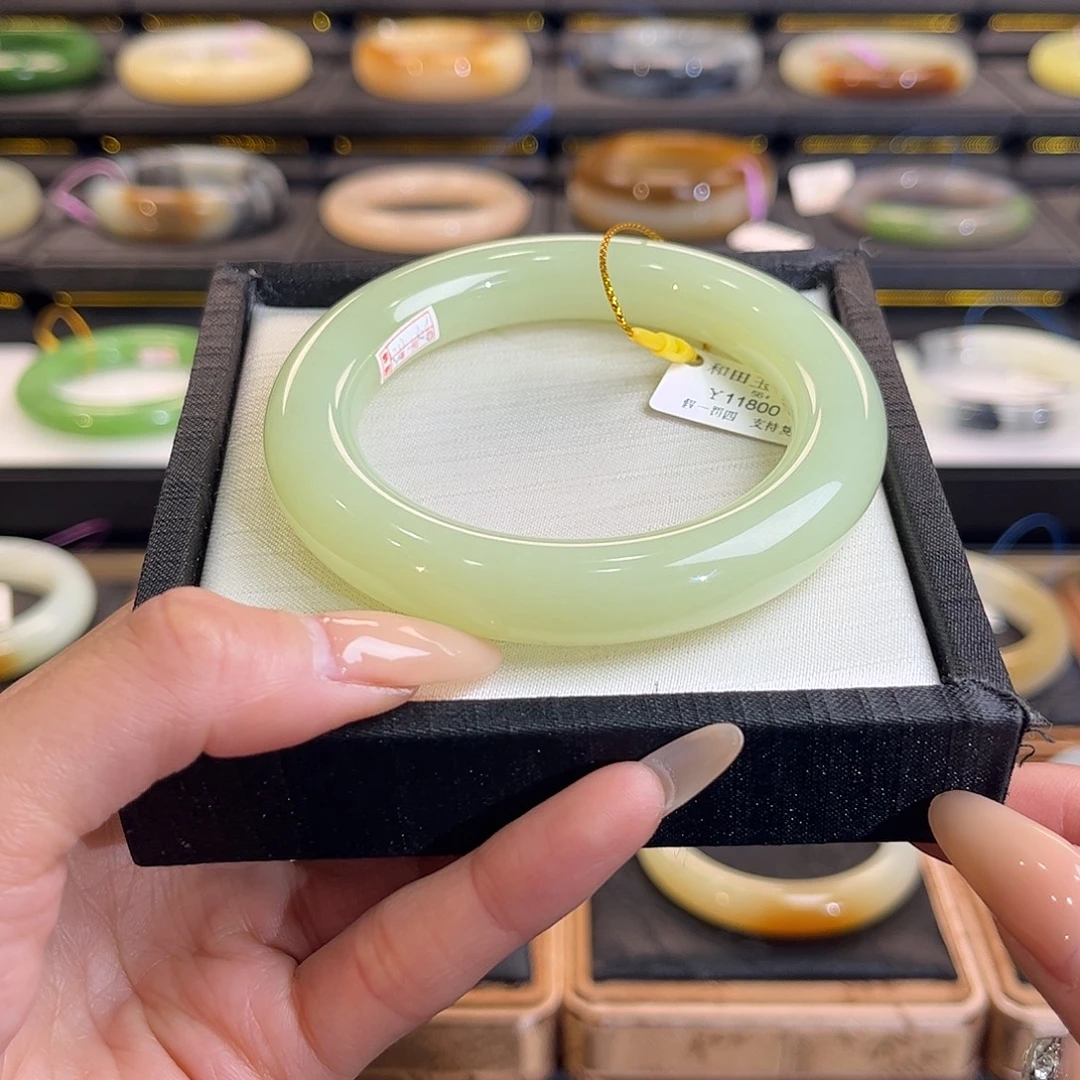 和田玉未镶嵌手镯56 57