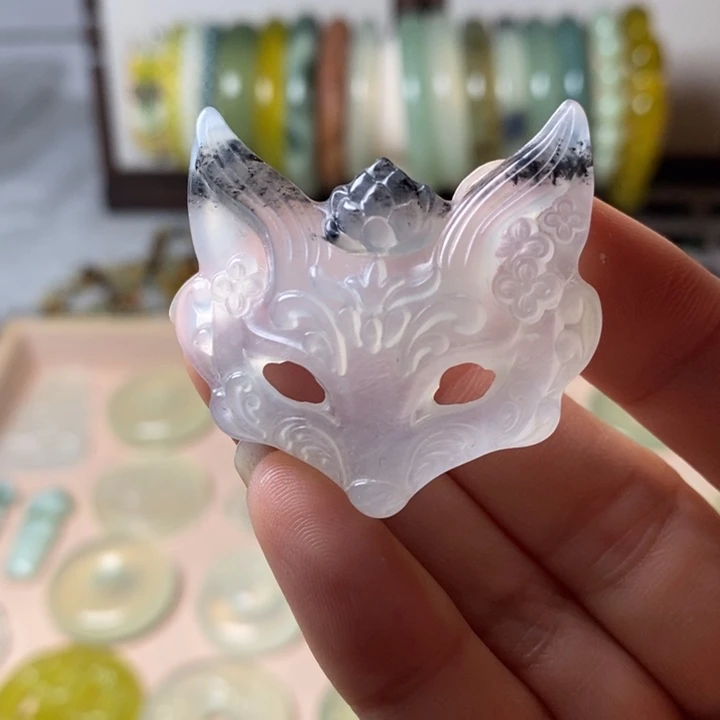 蛇纹石玉颈饰未镶嵌