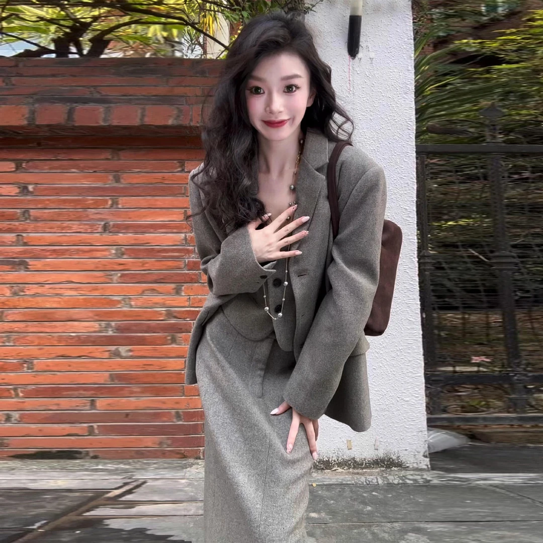 韩系百搭休闲开衫外套女秋冬2025新款内搭上衣松弛感半身长裙套装