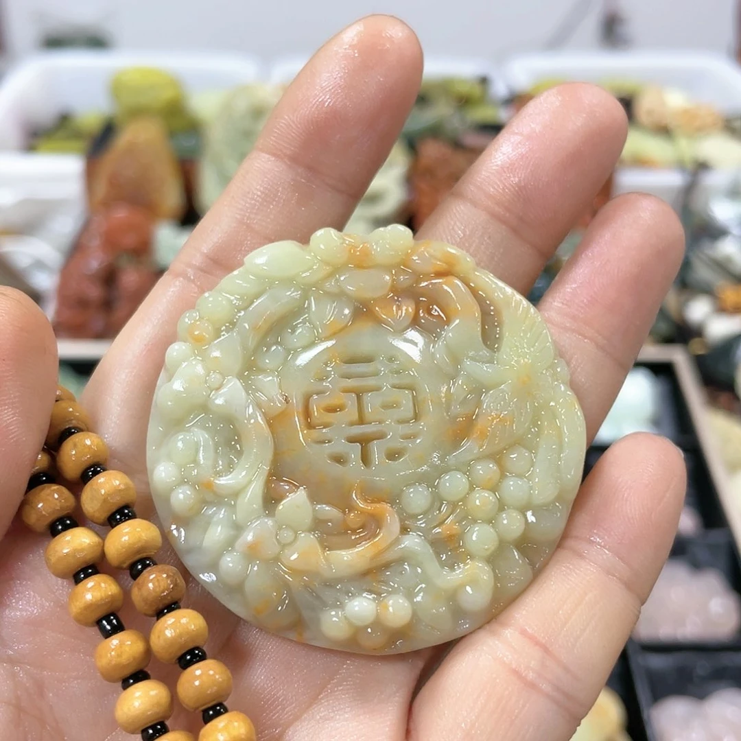 蛇纹石玉颈饰合金