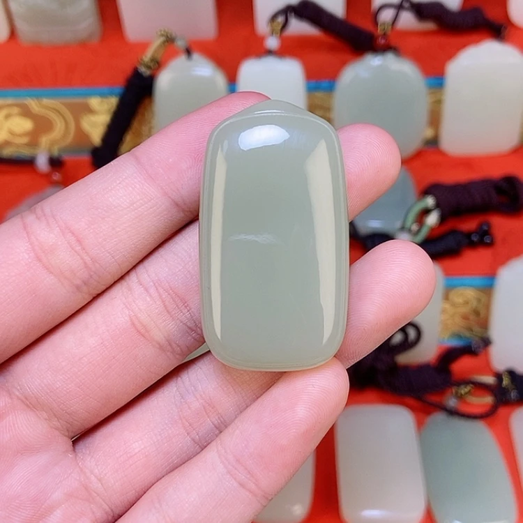 【闪购商品】颈饰未镶嵌和田玉