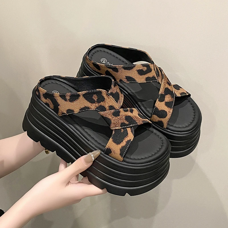 欧货ins爆款厚底增高8cm复古豹纹一字拖鞋女外穿时尚百搭沙滩凉拖