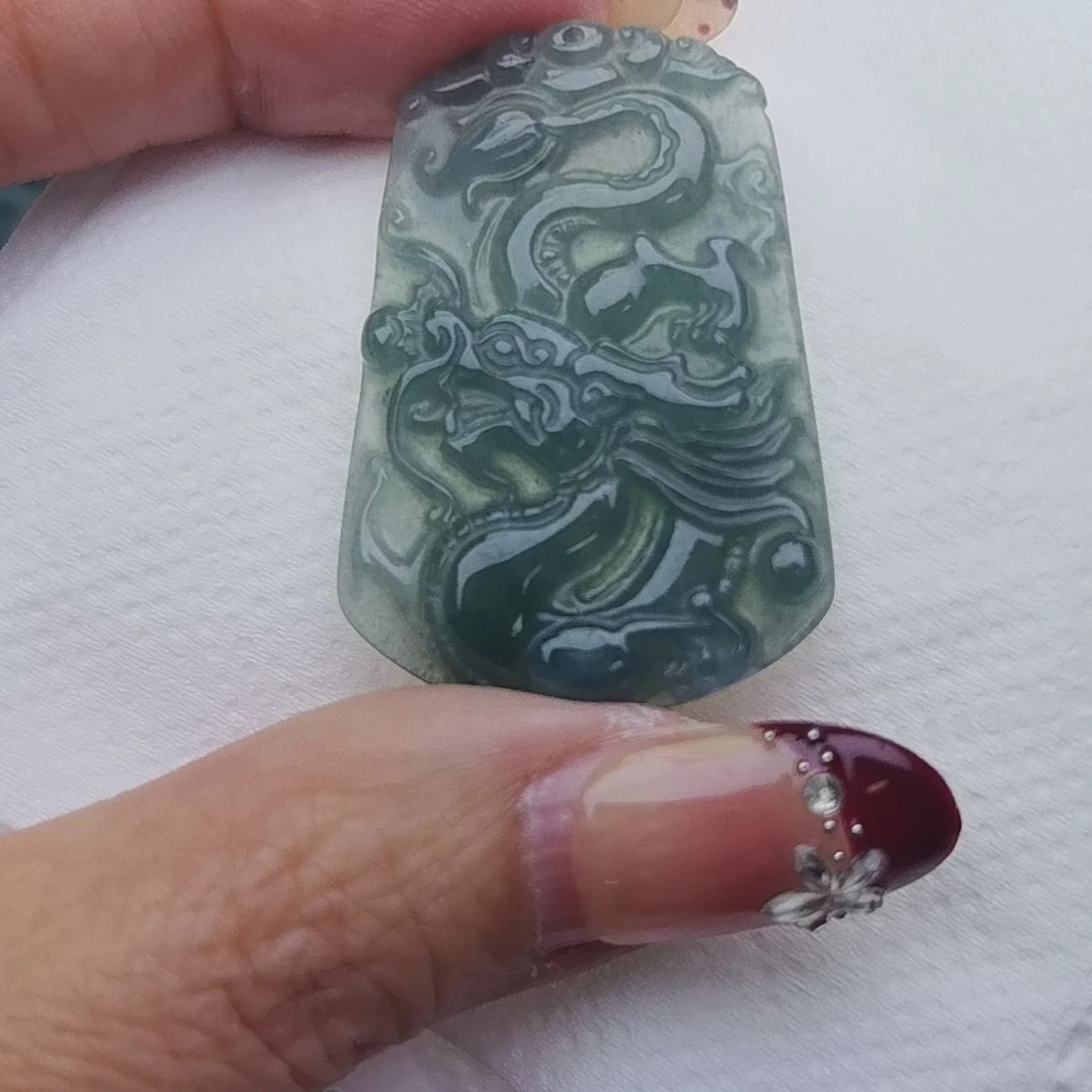 翡翠颈饰未镶嵌天然的A货翡翠多样性发货